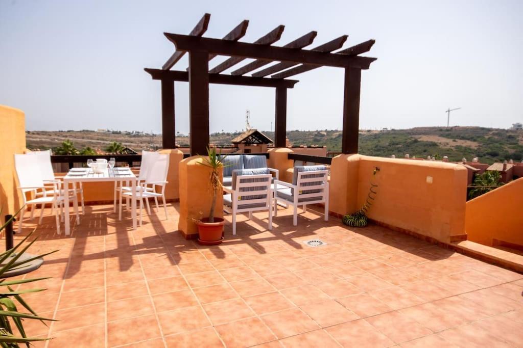 Penthouse With Roof Terrace, Bbq, Pool- And Sea Views Apartment Buenas Noches Bagian luar foto
