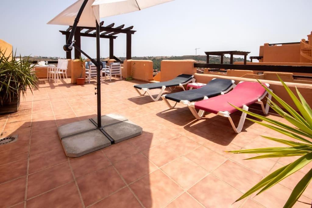 Penthouse With Roof Terrace, Bbq, Pool- And Sea Views Apartment Buenas Noches Bagian luar foto